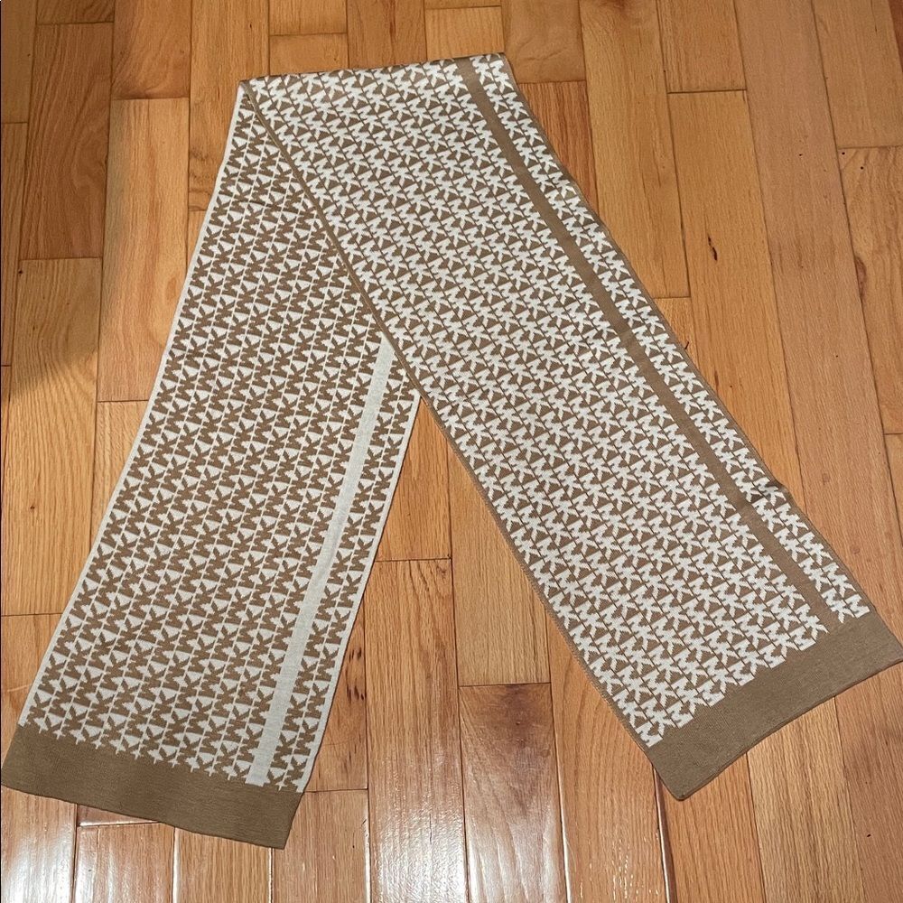 Michael Kors Elegant Brown and Cream knitted Scarf